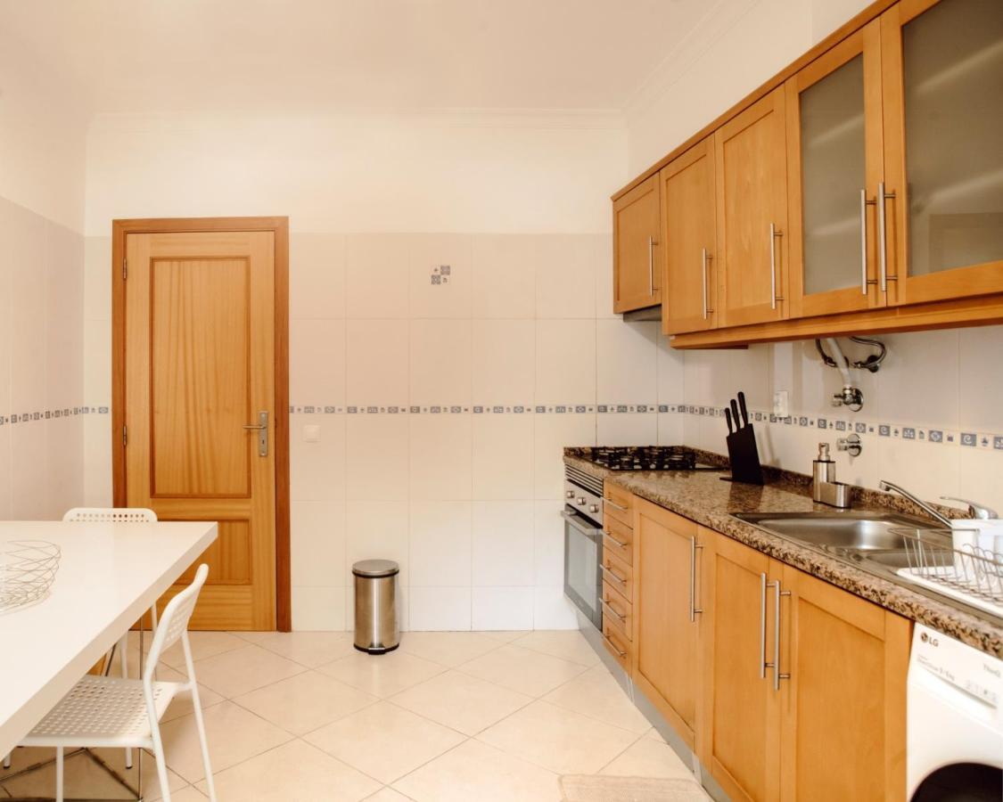 Harbour'S Way, Spacious And Cosy Apartment, With Ac Olhão Buitenkant foto