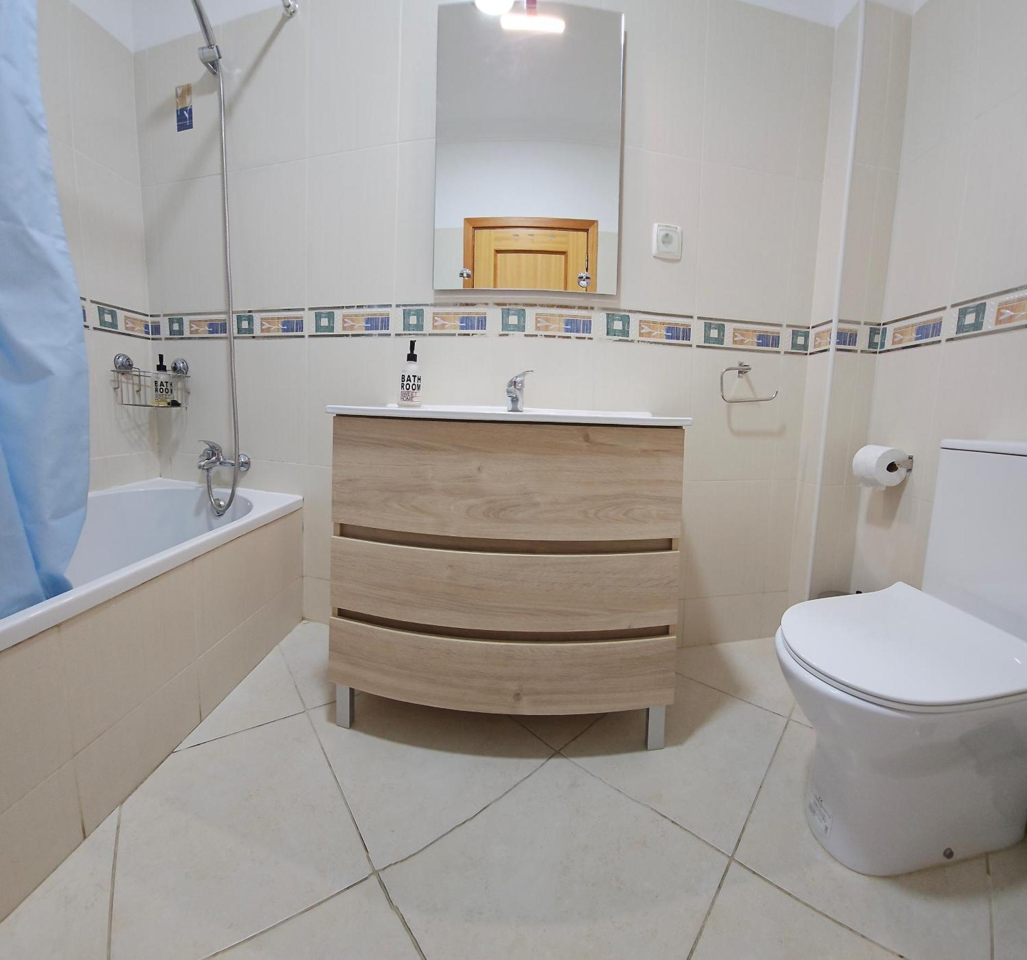 Harbour'S Way, Spacious And Cosy Apartment, With Ac Olhão Buitenkant foto